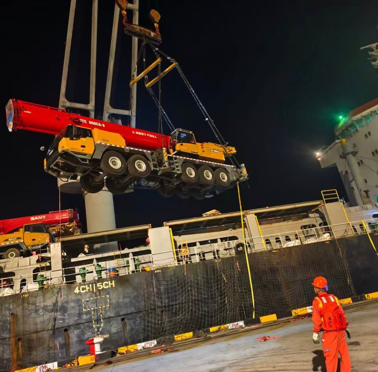 عملية رفع ليلية — Night lift operation